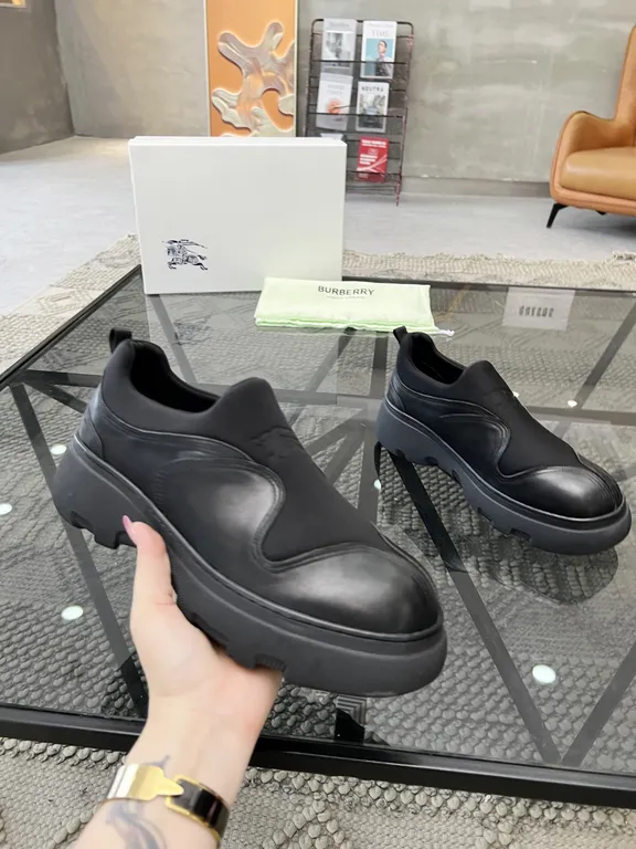 Burberry Shoe 